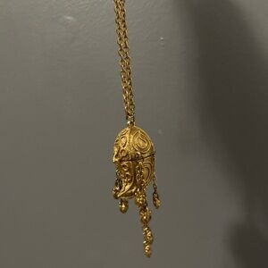 Elegant Gold Pendant Necklace
